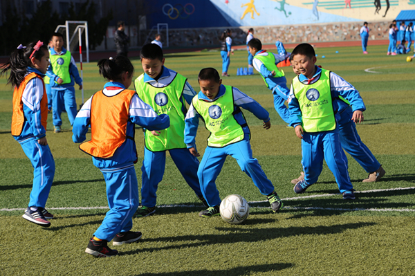 荣成市举办璟川体育校园足球培训班