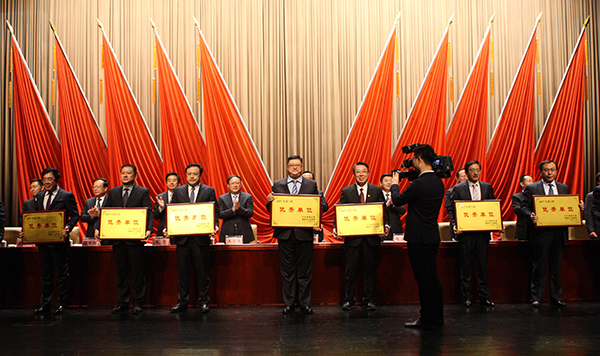 高区喜获全市工作优秀单位和招商引资大项