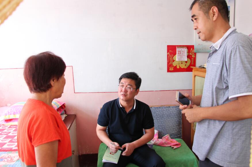 双岛街道:遍访贫困户 问需解难题