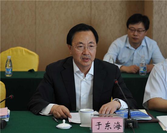 市人大常委会于东海副主任讲话市人社局王子明局长主持座谈会