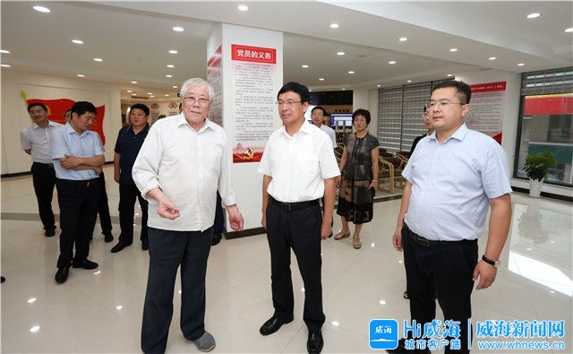 王鲁明在石岛管理区现场办公时强调自我加压担当作为在推进高质量发展