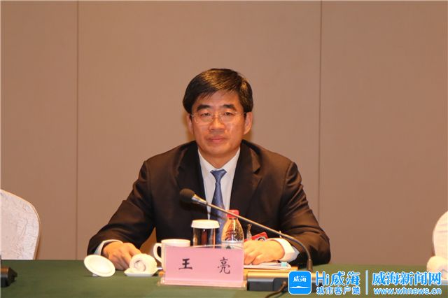 王亮,张竞等参加审议(hi威海客户端记者 初佳伦/文 王彦博/图)