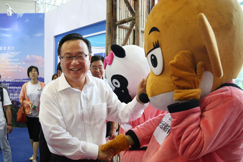 孙述涛参观第七届威海国际食品博览会