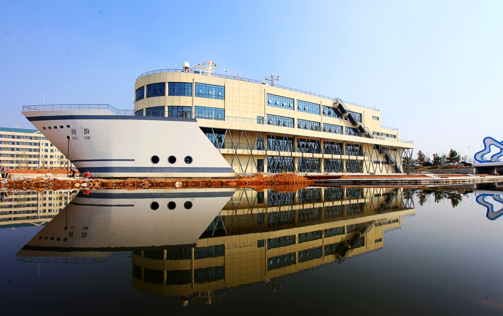 高区两所新建、扩建的学校正式投入使用