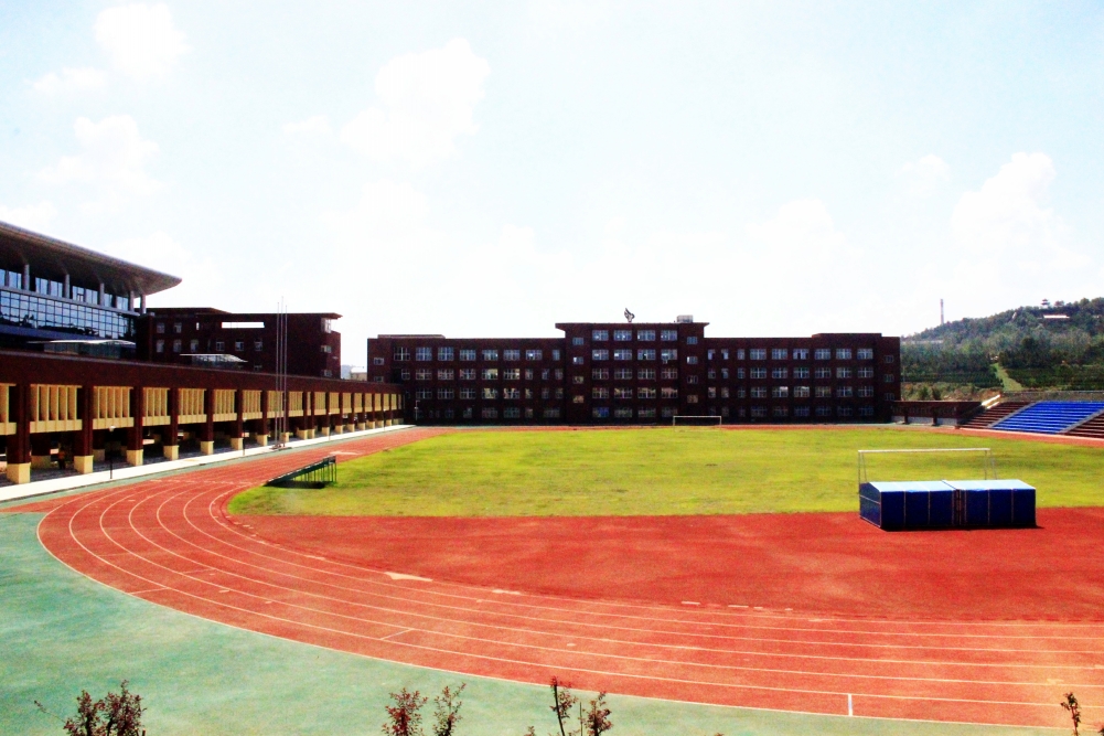 高区召开全区教育体育系统校长工作会