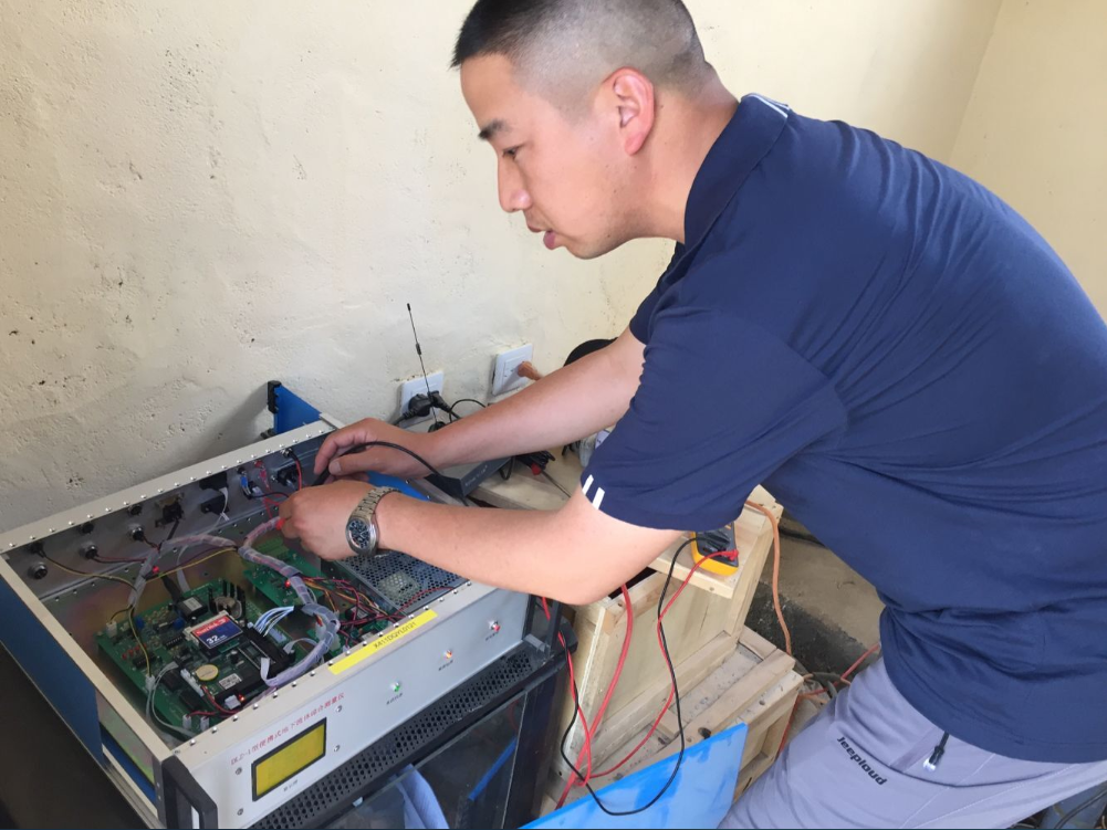 市地震局邀请专家对地震前兆观测设备开展巡检