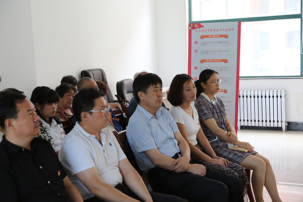 区领导参加科技局进社区讲党课活动