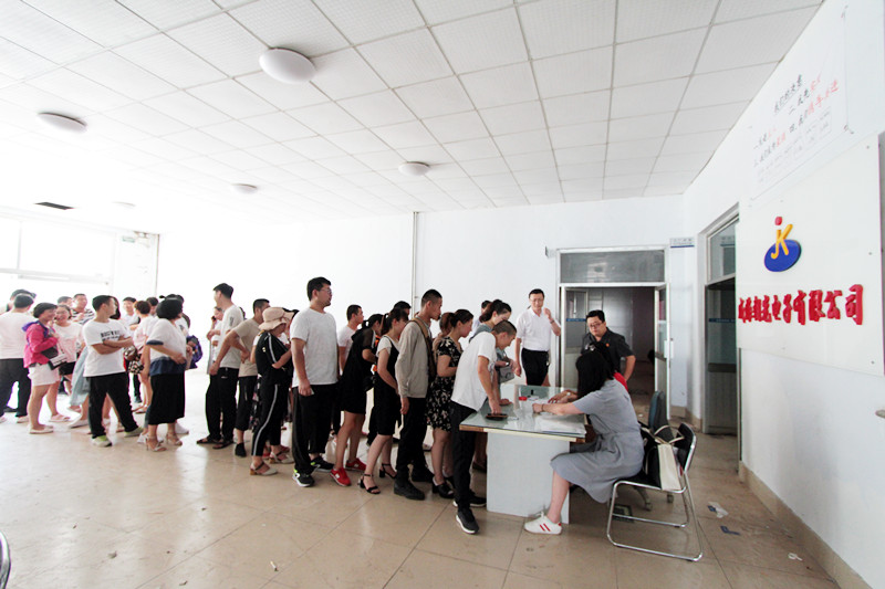 高区法院为破产企业职工发放工资282万元