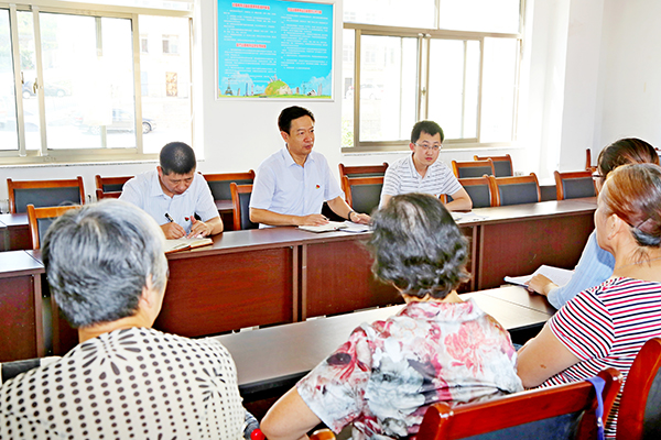 区领导到怡园街道寨北社区调研并作形势报告