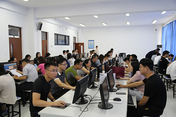 高区举办党员干部和公职人员党纪法规德廉知识