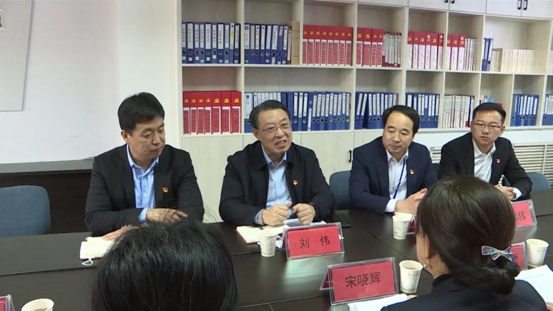 威海市人民政府 高区 刘伟参加指导怡园街道怡海园社区党委组织生活会