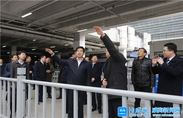 王亮带领相关部门负责人和有关专家,先后来到威租公司,威海汽车站