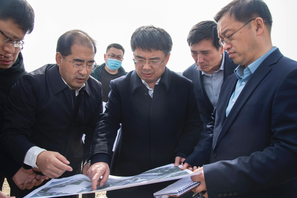 威海市人民政府 乳山市 刘奎忠实地督导集中开工项目进展情况