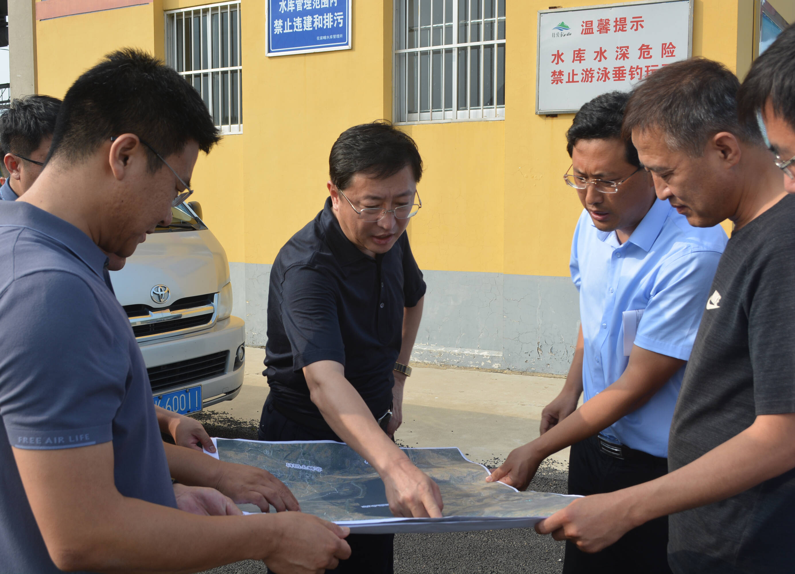 威海市人民政府 乳山市 王大治实地督导防汛工作