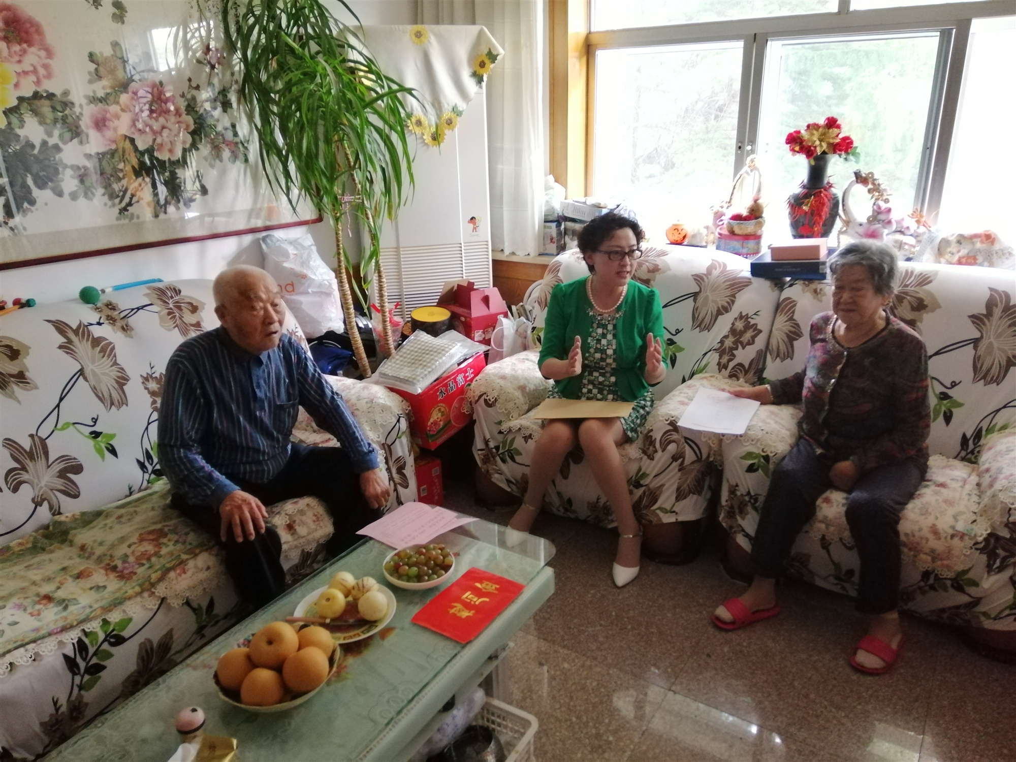 威海市供销社开展走访慰问离休干部活动