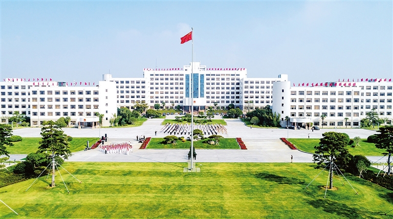 威海市人民政府 荣成市 荣成市各级举行升旗仪式庆祝新中国70华诞