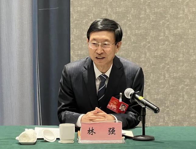 威海市人民政府 临港区 林强在参加临港小组审议时强调立足"打造共同