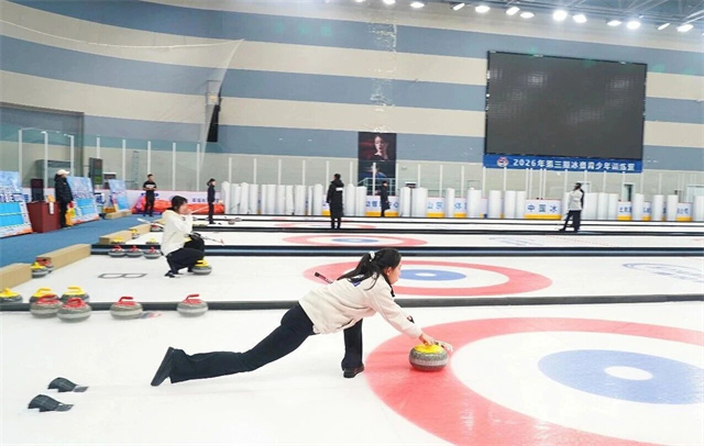 冰壶项目首次走进临港区！威海冰上运动中心迎来“冰上国际象棋”首秀