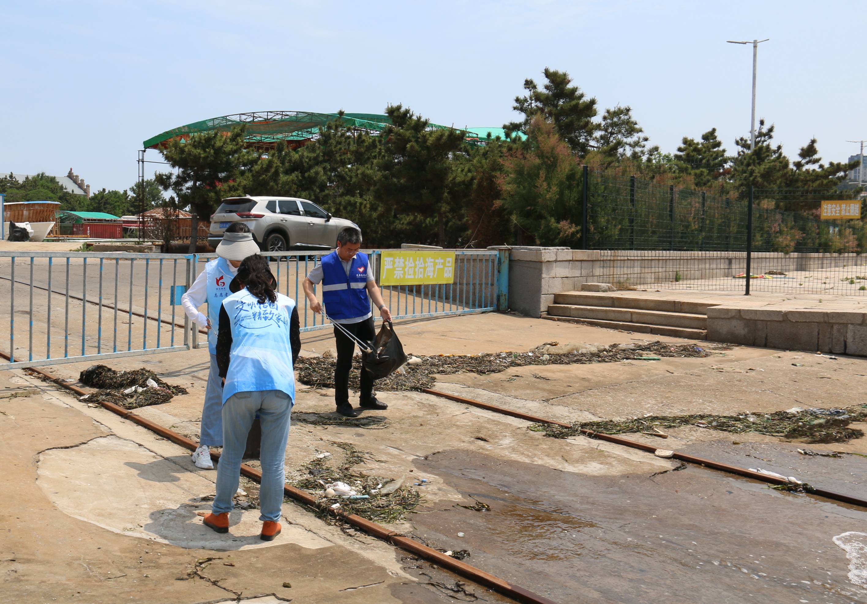 捡垃圾.jpg