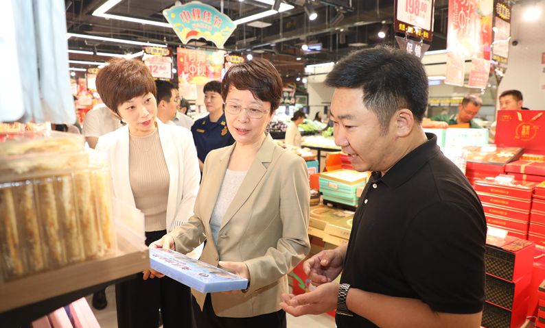 孔凡萍督导调研危化品领域安全生产、食品安全和假期市场供应工作