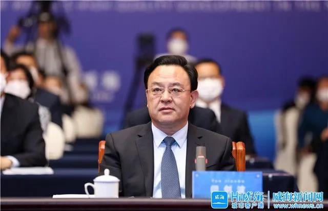 第三届威海市市长国际经济咨询委员会年会召开陶荣委员做了精彩演讲