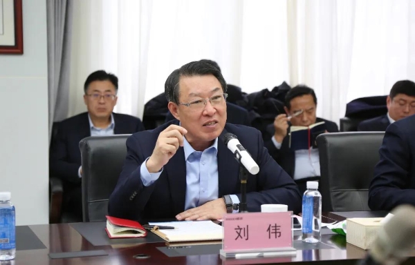 区管委与威高集团召开工作对接会